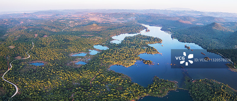 云南昆明长湖风景区全景航拍图片素材