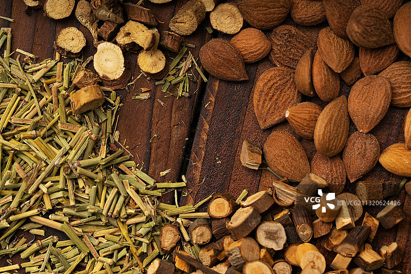 一堆中草药，中药汤剂麻黄汤原材料图片素材