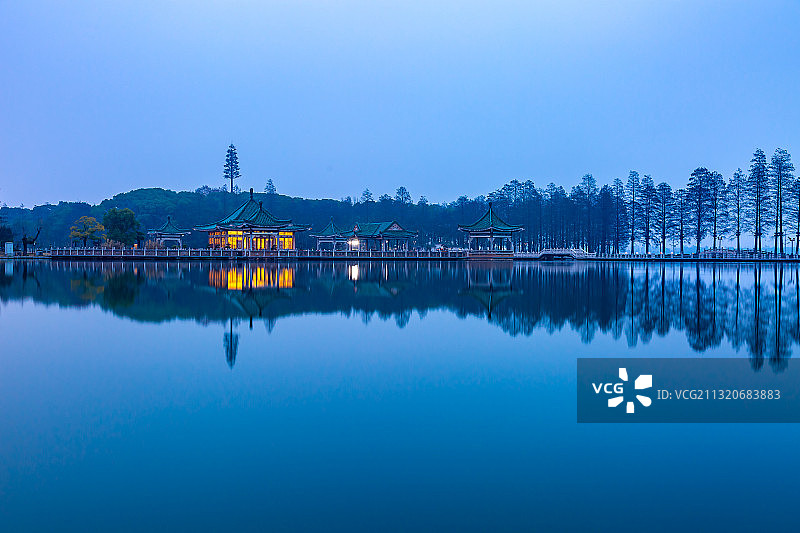 碧潭观鱼 武汉图片素材