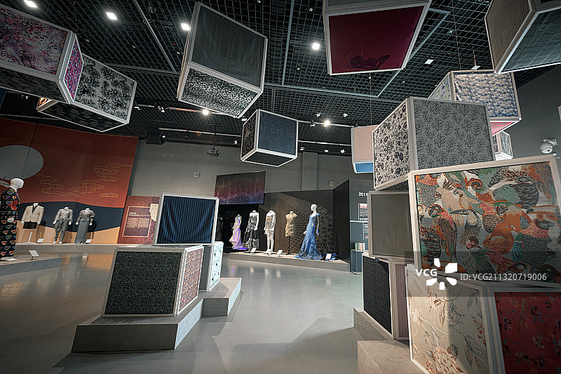 中国丝绸博物馆《云荟中国时尚回顾大展2011-2020》时装图片素材