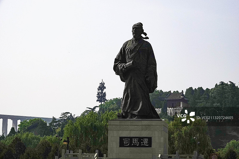 陕西韩城司马迁祠内的司马迁雕像图片素材