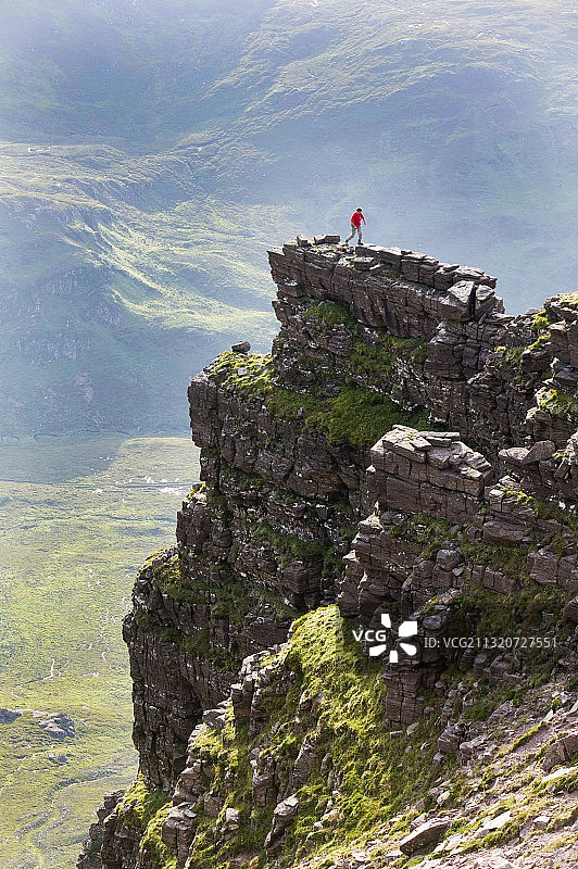 英国苏格兰西北部奎纳格的攀岩者图片素材