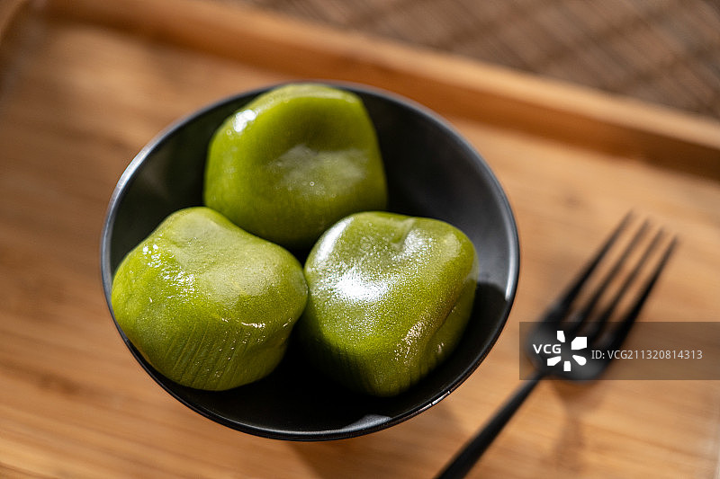 禅宗中国饮食文化舌尖上的艾叶糍粑青团糕点图片素材