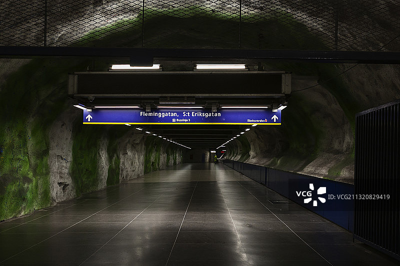 空无一人的斯德哥尔摩地铁站图片素材