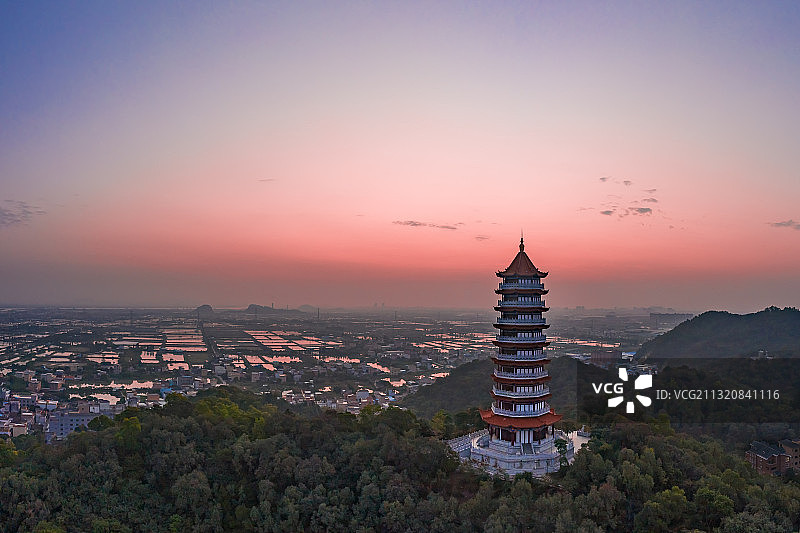 户外，古塔，建筑，日出晨曦，中山市黄圃天福塔全景图片素材