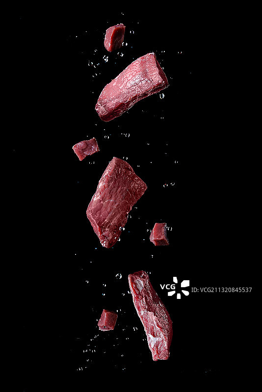 悬浮水花生肉块图片素材