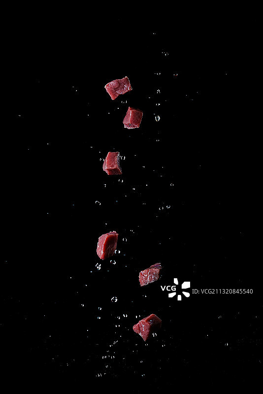 悬浮水花生肉块图片素材