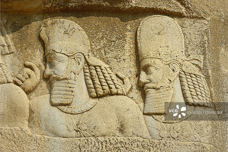 伊朗波斯波利斯附近纳克什-鲁斯塔姆陵墓，萨珊国王巴赫拉姆二世朝臣图片素材