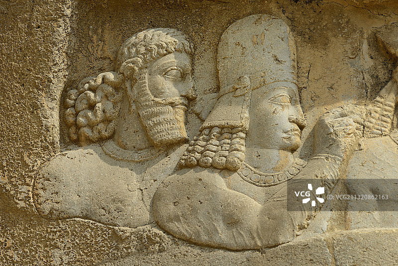 伊朗波斯波利斯遗址附近的纳克什-鲁斯塔姆陵墓，萨珊国王巴赫拉姆二世的浮雕，王室成员图片素材