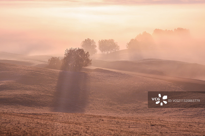 内蒙古敖包吐日出晨雾图片素材