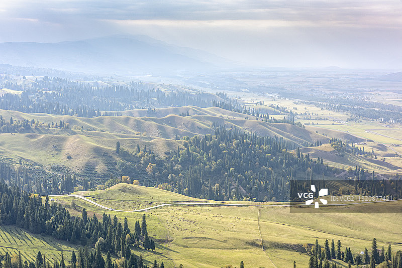 新疆伊犁州新源县那拉提草原风光图片素材