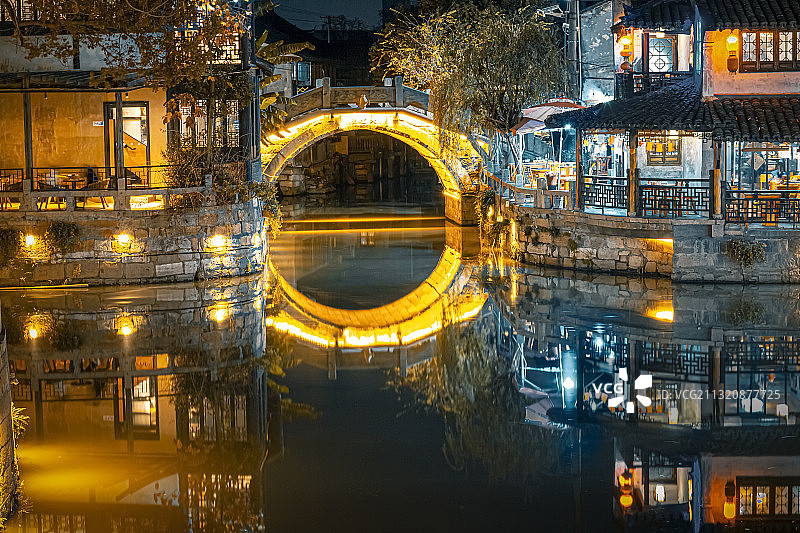 上海金山枫泾古镇夜景图片素材