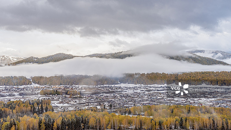新疆维吾尔自治区阿勒泰地区布尔津县喀纳斯禾木风景区图片素材