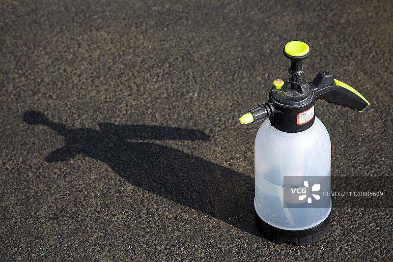酒精消毒喷水壶图片素材