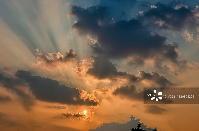 传说中历史上的大伾山日落图片素材