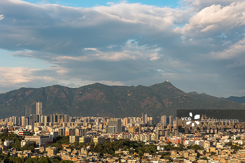 鼓山下的福州城市图片素材