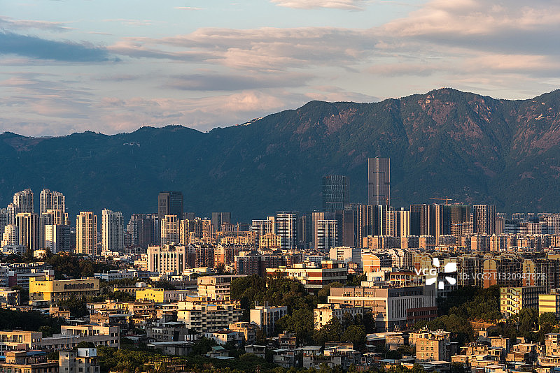 鼓山下的福州城市图片素材
