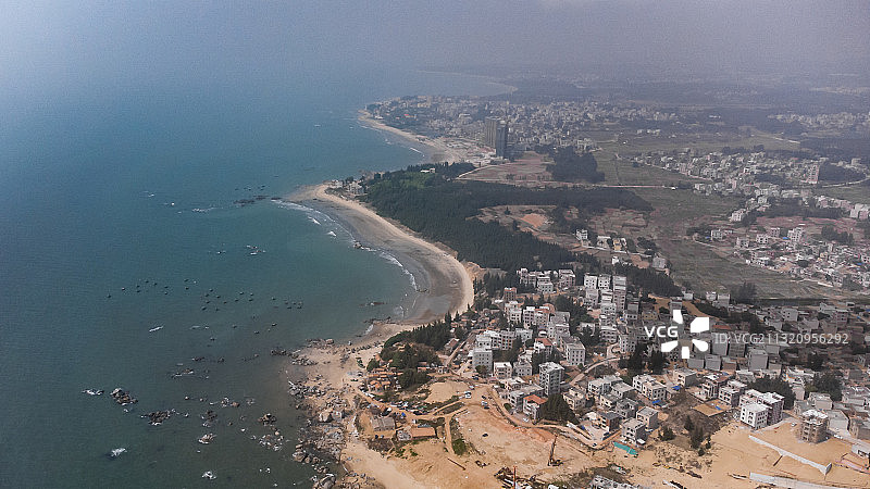 湛江市吴川市鼎龙湾海滩图片素材