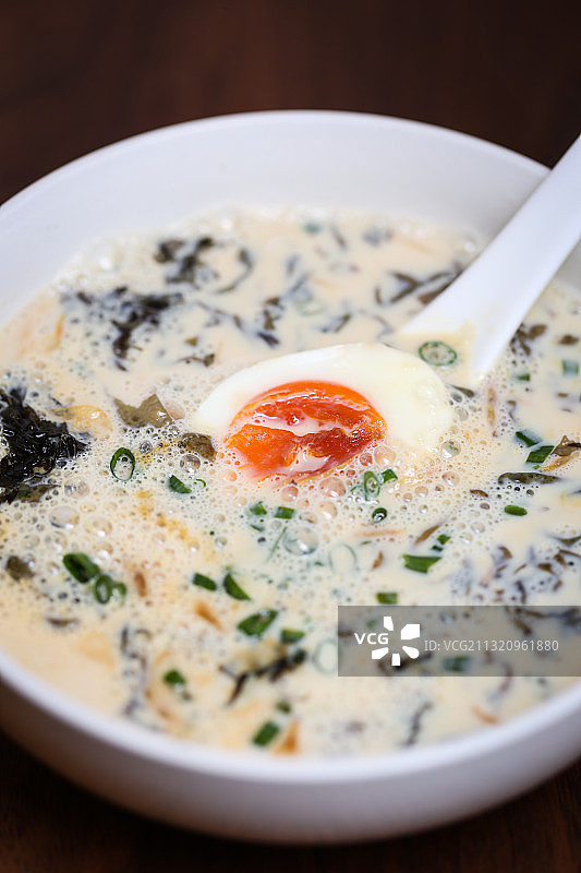 冲好的中式咸豆浆图片素材