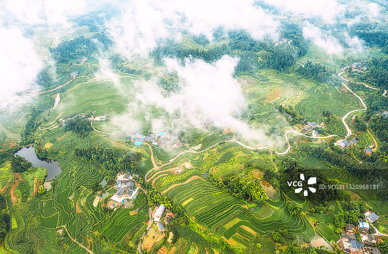 航拍重庆盐井梯田图片素材