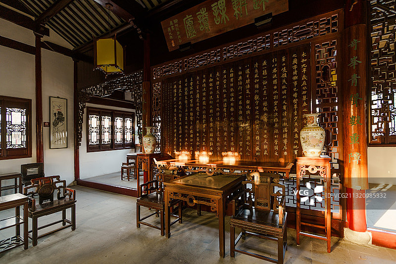 苏州江南园林网师园，木制屏风，木制家具图片素材