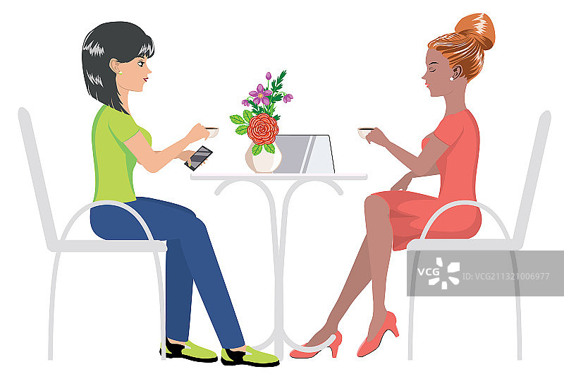 两个女人在咖啡馆用笔记本电脑工作图片素材