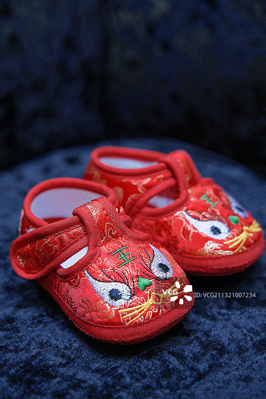 宝宝百日虎头鞋图片素材
