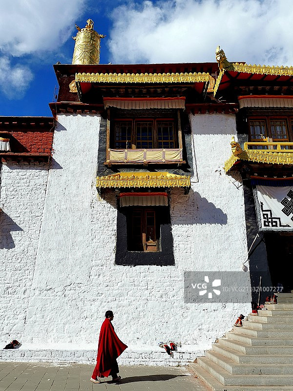 上课。2021年3月，摄于昌都强巴林寺。图片素材