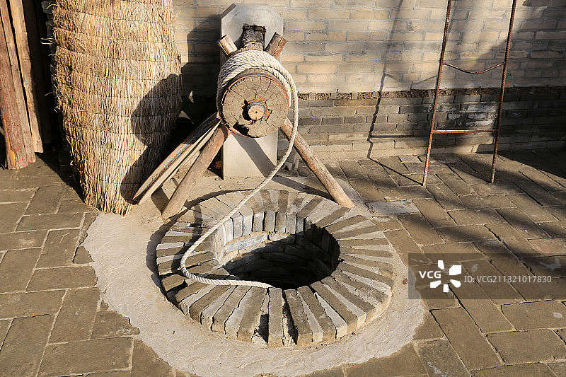 河北保定冉庄地道战遗址王家大院辘轳图片素材