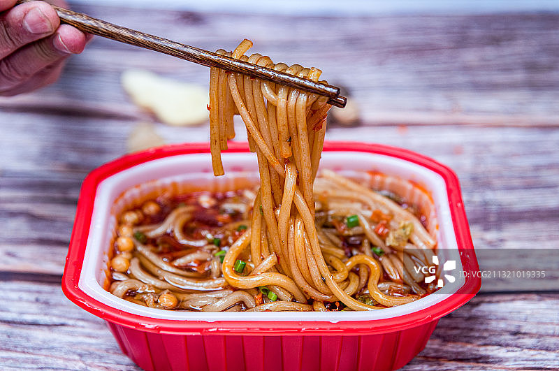 重庆美食，辣椒酱、酸辣粉、自热火锅图片素材