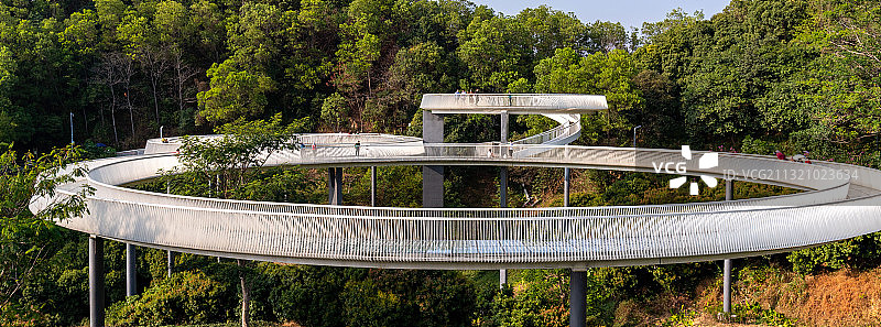深圳光明大顶岭山林公园浮桥-玻璃桥-玻璃栈道图片素材