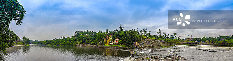 雨后万灵古镇大佛图片素材