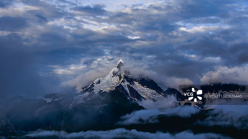 派拉蒙梅里雪山图片素材