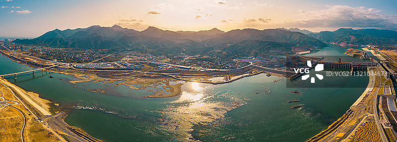 航拍大藤峡水利枢纽工程在建大坝图片素材