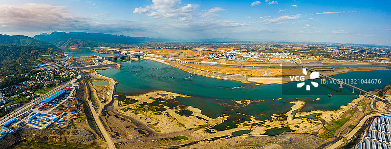航拍大藤峡水利枢纽工程在建大坝图片素材