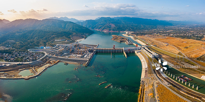 航拍大藤峡水利枢纽工程在建大坝图片素材