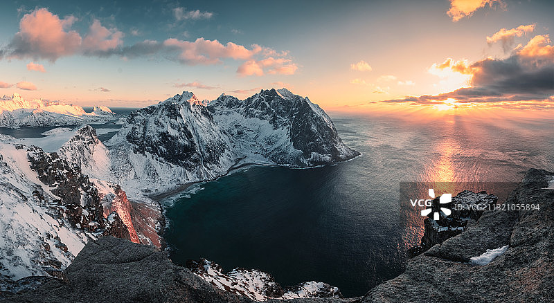 挪威弗拉克斯塔吕滕日落海景图片素材