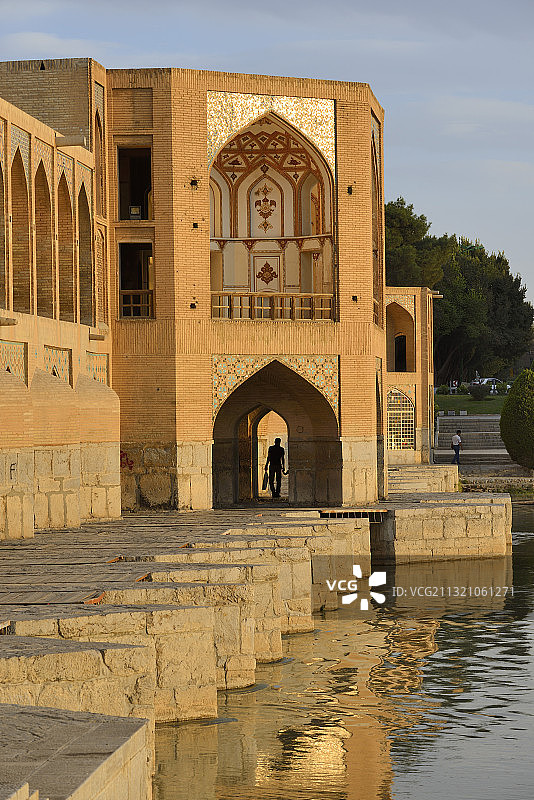 伊朗伊斯法罕世界遗产：哈柱桥和扎因代河图片素材