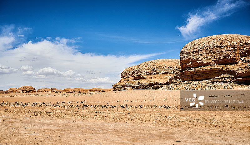青海  塔里木盆地  雅丹地貌图片素材