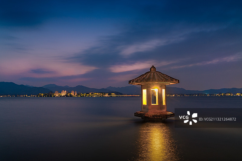 翠光一倾，一片净琉璃图片素材