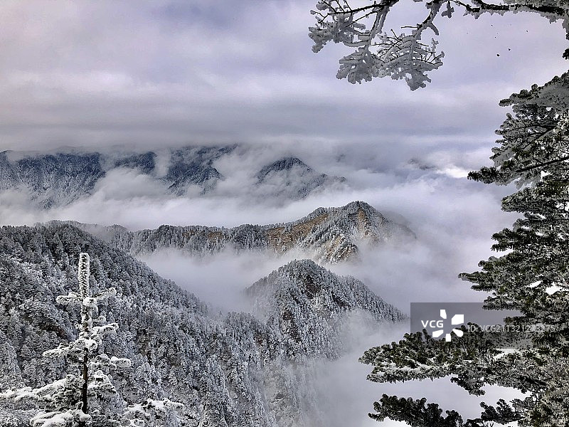 壮美西岭雪山图片素材