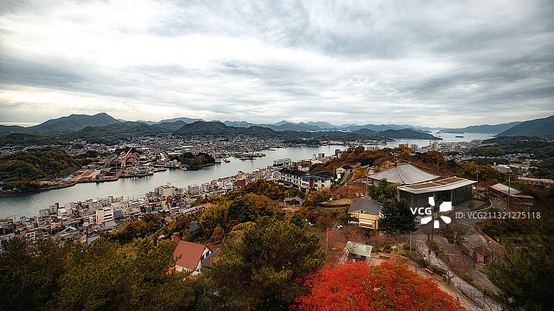 宁静的海边小城尾道图片素材
