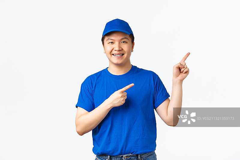 微笑比手势的男人肖像图片素材