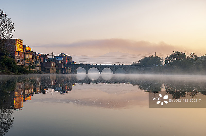 晨曦的颜色图片素材