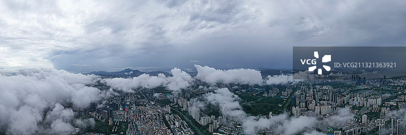 初夏云中看深圳图片素材