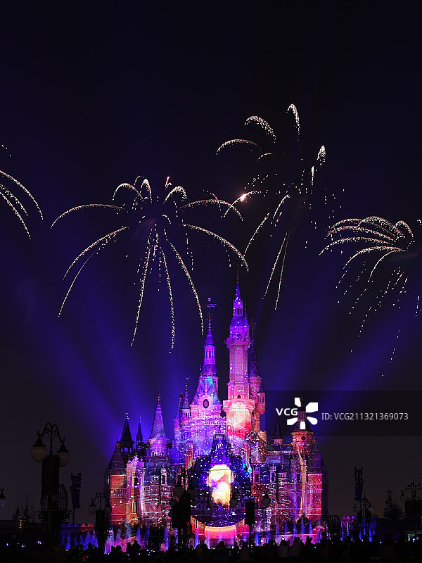 迪士尼的绚烂烟花秀图片素材