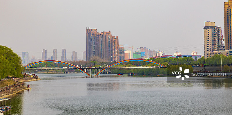 河南省漯河市沙澧河风景区沙河大桥春天城市户外风光图片素材