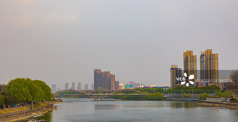 河南省漯河市沙澧河风景区沙河大桥春天城市户外风光图片素材