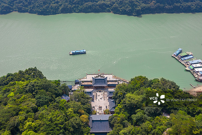 佛教寺庙，宗教信仰，旅游景点，广东清远北江飞来峡飞来寺图片素材