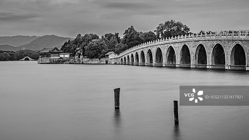 北京颐和园十七孔桥的静态图片素材